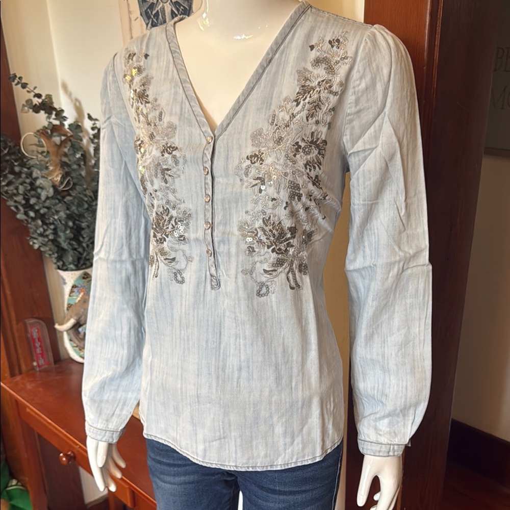 NWT international concept size small denim Embroidered Light Blue Women's Top